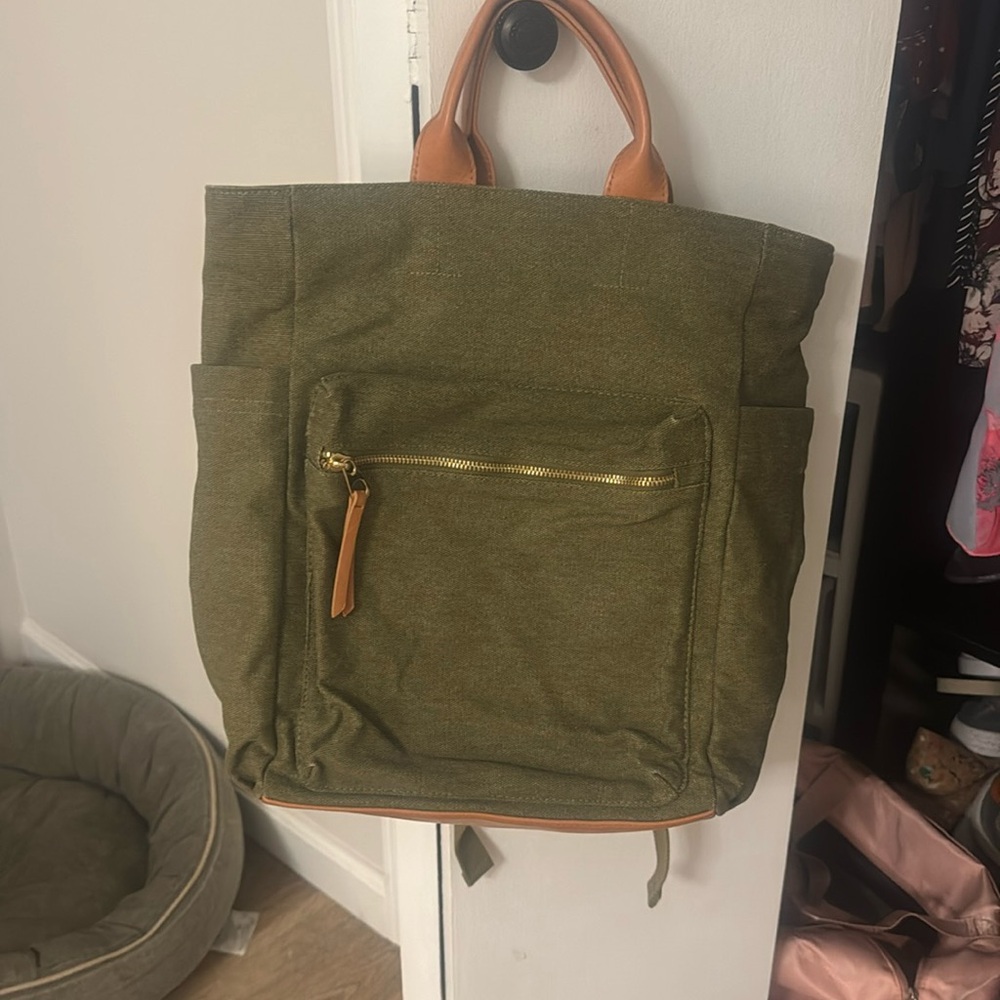 Universal thread army green backpack